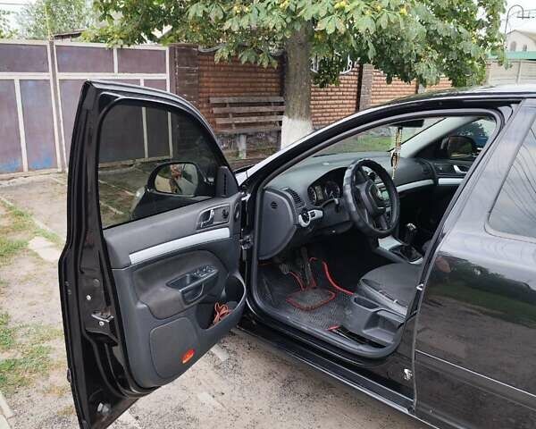 Черный Шкода Октавия, объемом двигателя 1.6 л и пробегом 370 тыс. км за 8800 $, фото 5 на Automoto.ua