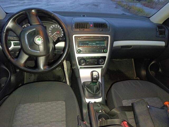 Черный Шкода Октавия, объемом двигателя 1 л и пробегом 446 тыс. км за 6300 $, фото 5 на Automoto.ua