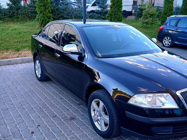 Черный Шкода Октавия, объемом двигателя 1.6 л и пробегом 218 тыс. км за 7400 $, фото 1 на Automoto.ua