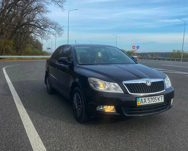 Черный Шкода Октавия, объемом двигателя 1.8 л и пробегом 179 тыс. км за 6428 $, фото 1 на Automoto.ua