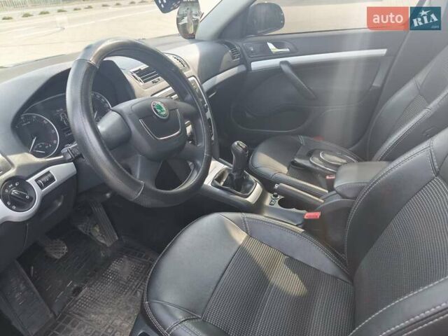 Черный Шкода Октавия, объемом двигателя 1.2 л и пробегом 159 тыс. км за 7500 $, фото 13 на Automoto.ua