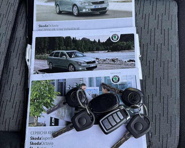 Чорний Шкода Октавія, об'ємом двигуна 1.6 л та пробігом 267 тис. км за 7300 $, фото 12 на Automoto.ua