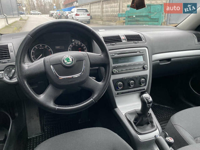 Чорний Шкода Октавія, об'ємом двигуна 1.6 л та пробігом 183 тис. км за 7999 $, фото 35 на Automoto.ua