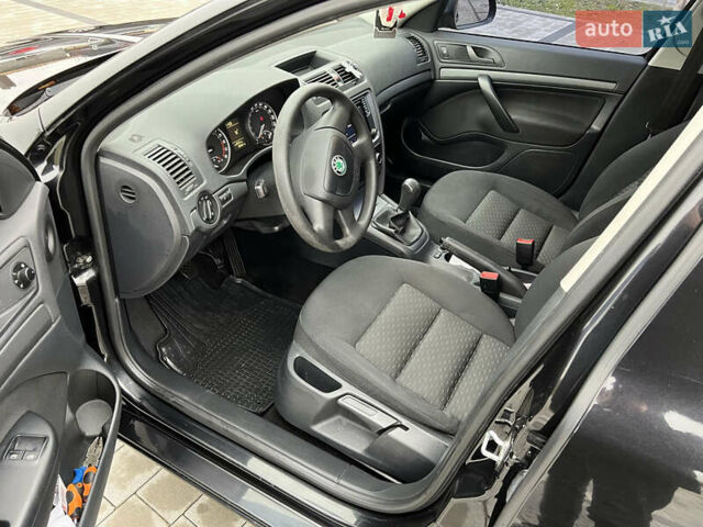 Черный Шкода Октавия, объемом двигателя 1.6 л и пробегом 195 тыс. км за 7500 $, фото 3 на Automoto.ua