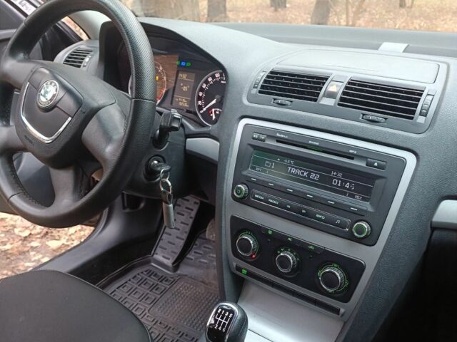 Чорний Шкода Октавія, об'ємом двигуна 0 л та пробігом 196 тис. км за 8000 $, фото 4 на Automoto.ua