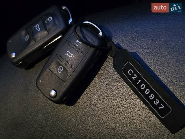 Черный Шкода Октавия, объемом двигателя 1.8 л и пробегом 215 тыс. км за 9400 $, фото 77 на Automoto.ua