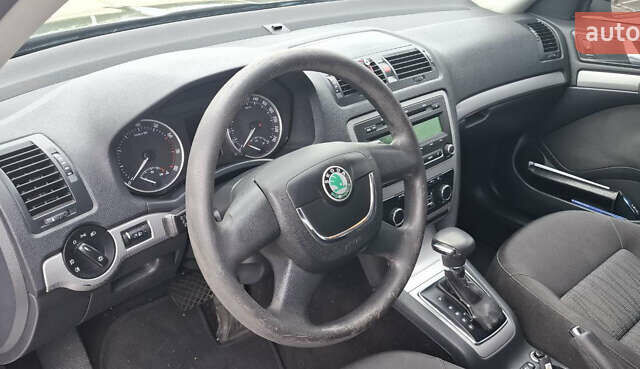 Черный Шкода Октавия, объемом двигателя 1.8 л и пробегом 236 тыс. км за 9000 $, фото 6 на Automoto.ua