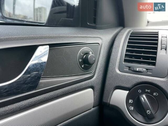 Черный Шкода Октавия, объемом двигателя 1.8 л и пробегом 159 тыс. км за 7990 $, фото 23 на Automoto.ua