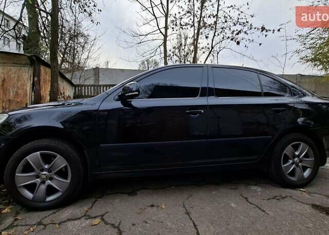 Черный Шкода Октавия, объемом двигателя 1.8 л и пробегом 173 тыс. км за 9400 $, фото 1 на Automoto.ua