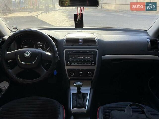 Шкода Октавія 2012 у Одесі на Automoto.ua Чорний Шкода Октавія, об'ємом двигуна 1.97 л та пробігом 41 тис. км за 16200 $, фото 29 на Automoto.ua