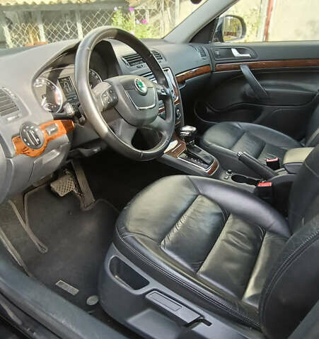 Черный Шкода Октавия, объемом двигателя 1.6 л и пробегом 220 тыс. км за 11500 $, фото 2 на Automoto.ua