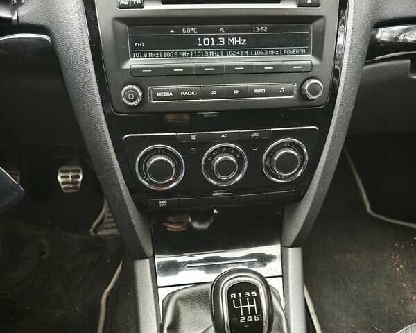 Черный Шкода Октавия, объемом двигателя 1.8 л и пробегом 156 тыс. км за 8500 $, фото 11 на Automoto.ua