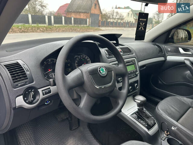 Черный Шкода Октавия, объемом двигателя 1.6 л и пробегом 175 тыс. км за 8300 $, фото 33 на Automoto.ua