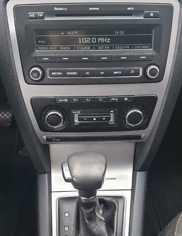 Черный Шкода Октавия, объемом двигателя 1.8 л и пробегом 236 тыс. км за 9000 $, фото 12 на Automoto.ua