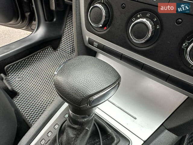 Черный Шкода Октавия, объемом двигателя 1.6 л и пробегом 175 тыс. км за 8300 $, фото 44 на Automoto.ua