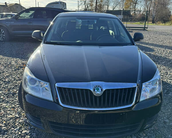 Черный Шкода Октавия, объемом двигателя 1.6 л и пробегом 176 тыс. км за 9000 $, фото 3 на Automoto.ua