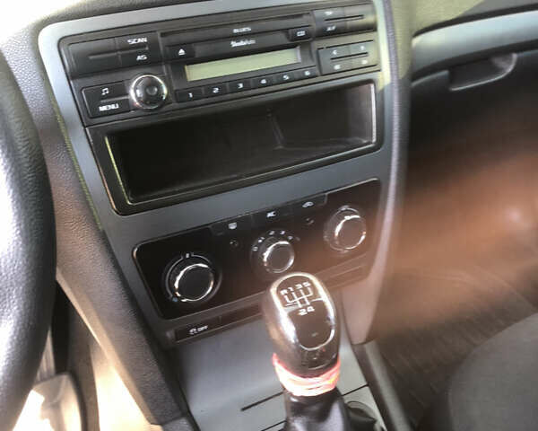 Черный Шкода Октавия, объемом двигателя 1.6 л и пробегом 236 тыс. км за 8500 $, фото 3 на Automoto.ua