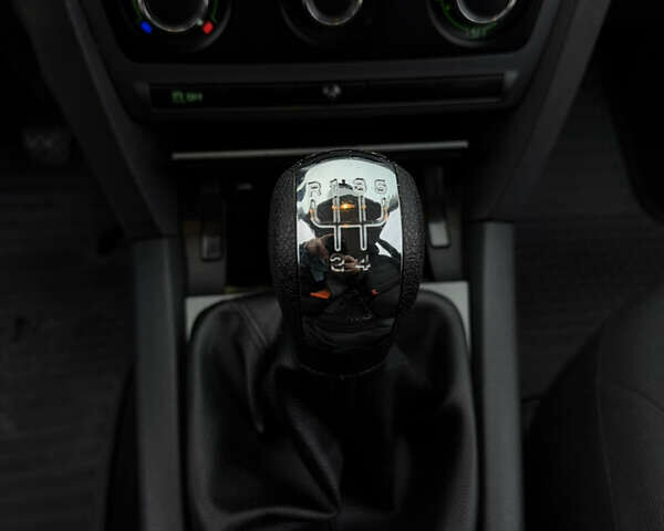 Черный Шкода Октавия, объемом двигателя 1.6 л и пробегом 188 тыс. км за 7999 $, фото 39 на Automoto.ua