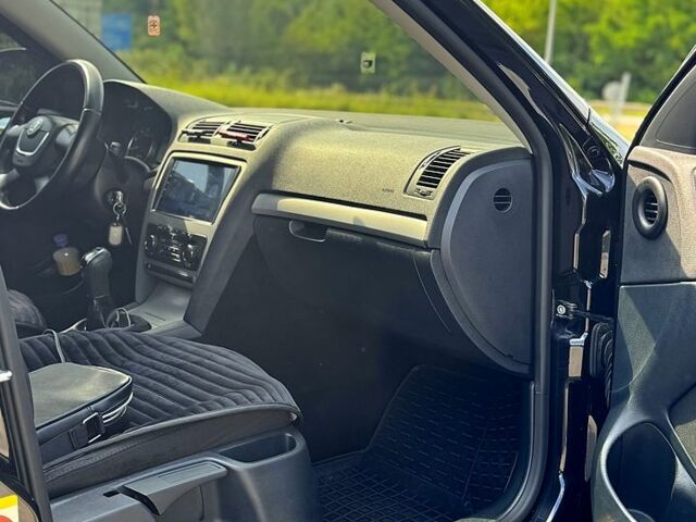 Черный Шкода Октавия, объемом двигателя 1.8 л и пробегом 202 тыс. км за 8299 $, фото 5 на Automoto.ua