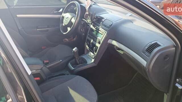 Чорний Шкода Октавія, об'ємом двигуна 1.8 л та пробігом 141 тис. км за 7800 $, фото 2 на Automoto.ua