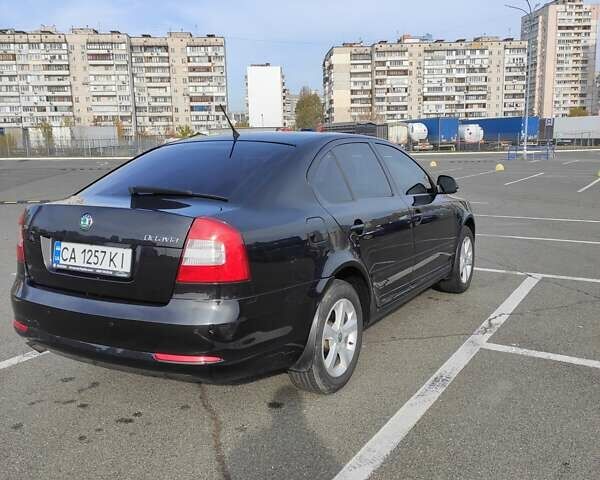 Черный Шкода Октавия, объемом двигателя 1.8 л и пробегом 207 тыс. км за 8100 $, фото 1 на Automoto.ua