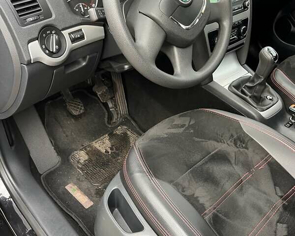 Черный Шкода Октавия, объемом двигателя 1.8 л и пробегом 73 тыс. км за 11200 $, фото 4 на Automoto.ua