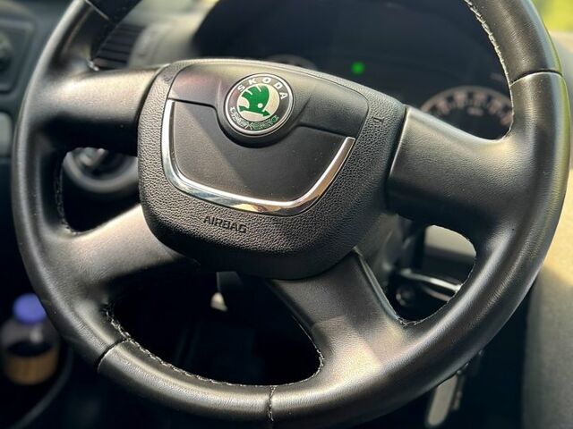 Черный Шкода Октавия, объемом двигателя 1.8 л и пробегом 202 тыс. км за 8299 $, фото 4 на Automoto.ua