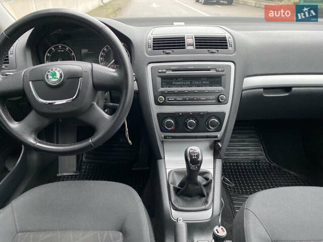 Чорний Шкода Октавія, об'ємом двигуна 1.6 л та пробігом 183 тис. км за 7999 $, фото 28 на Automoto.ua
