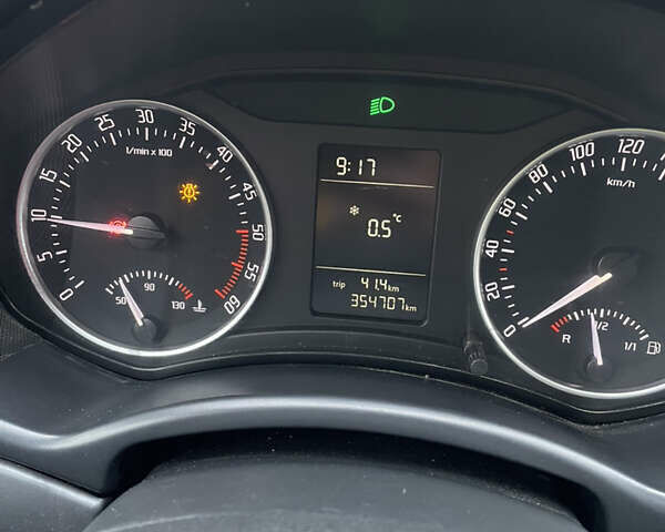 Чорний Шкода Октавія, об'ємом двигуна 1.6 л та пробігом 354 тис. км за 6800 $, фото 2 на Automoto.ua