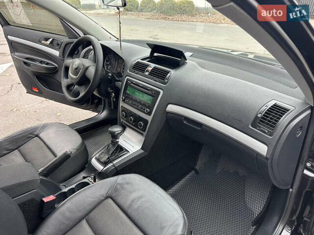 Черный Шкода Октавия, объемом двигателя 1.6 л и пробегом 175 тыс. км за 8300 $, фото 43 на Automoto.ua