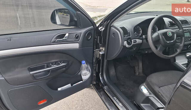 Черный Шкода Октавия, объемом двигателя 1.8 л и пробегом 236 тыс. км за 9000 $, фото 7 на Automoto.ua