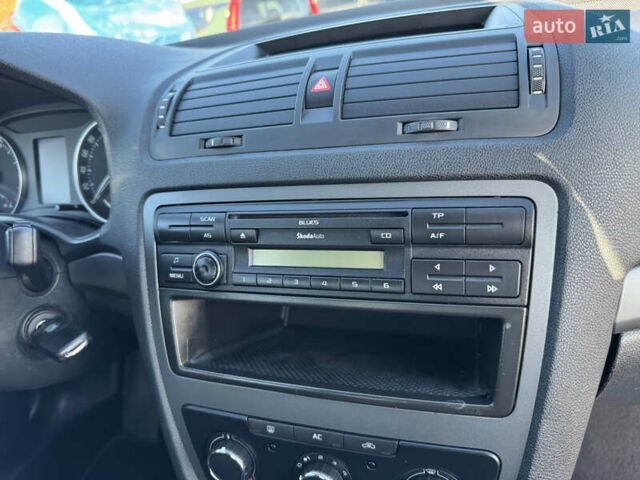 Черный Шкода Октавия, объемом двигателя 1.6 л и пробегом 176 тыс. км за 9000 $, фото 22 на Automoto.ua