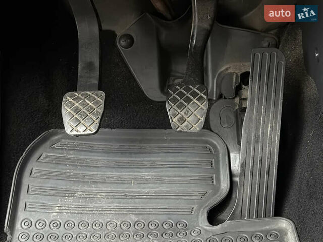 Черный Шкода Октавия, объемом двигателя 1.6 л и пробегом 188 тыс. км за 7999 $, фото 40 на Automoto.ua