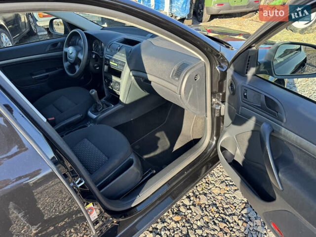 Черный Шкода Октавия, объемом двигателя 1.6 л и пробегом 176 тыс. км за 9300 $, фото 6 на Automoto.ua