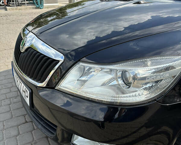Чорний Шкода Октавія, об'ємом двигуна 1.6 л та пробігом 303 тис. км за 8100 $, фото 1 на Automoto.ua