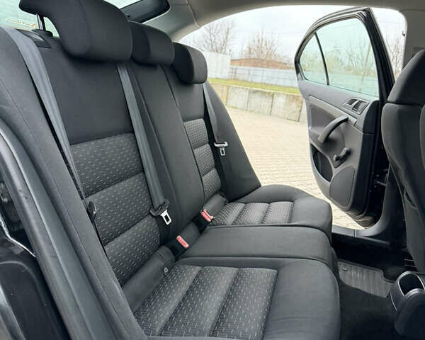 Черный Шкода Октавия, объемом двигателя 1.6 л и пробегом 188 тыс. км за 7999 $, фото 27 на Automoto.ua