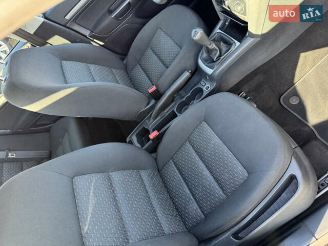 Черный Шкода Октавия, объемом двигателя 1.6 л и пробегом 176 тыс. км за 9300 $, фото 7 на Automoto.ua