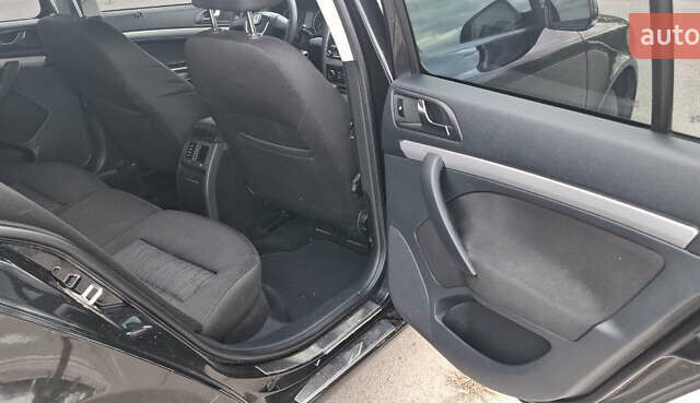 Черный Шкода Октавия, объемом двигателя 1.8 л и пробегом 236 тыс. км за 9000 $, фото 10 на Automoto.ua