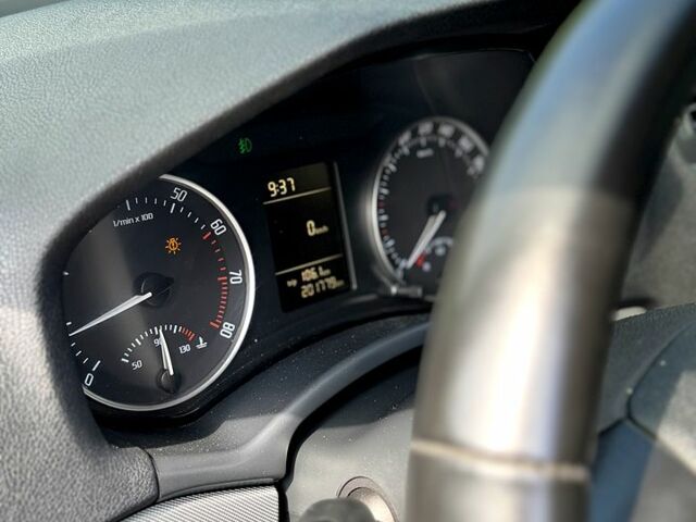 Черный Шкода Октавия, объемом двигателя 1.8 л и пробегом 202 тыс. км за 8299 $, фото 7 на Automoto.ua