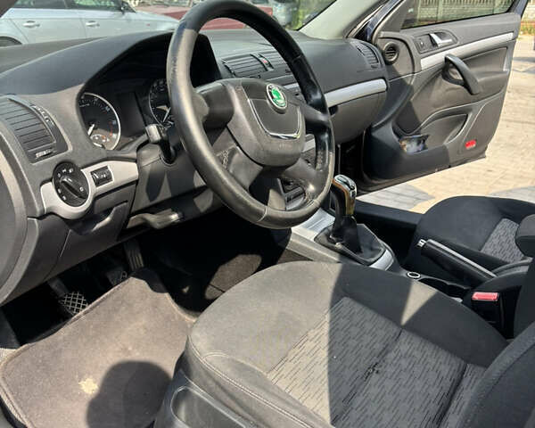 Чорний Шкода Октавія, об'ємом двигуна 1.6 л та пробігом 303 тис. км за 8100 $, фото 3 на Automoto.ua