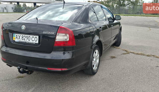 Черный Шкода Октавия, объемом двигателя 1.8 л и пробегом 236 тыс. км за 9000 $, фото 2 на Automoto.ua