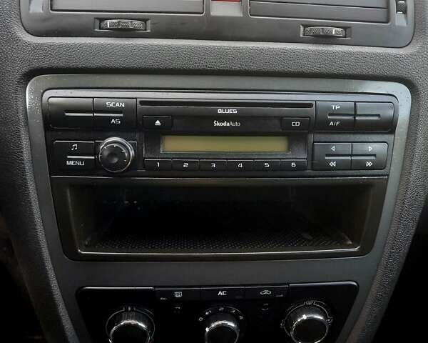 Черный Шкода Октавия, объемом двигателя 1.6 л и пробегом 236 тыс. км за 7750 $, фото 56 на Automoto.ua
