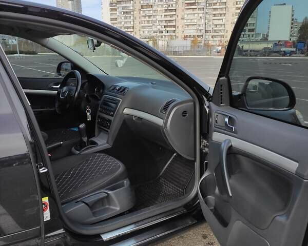 Черный Шкода Октавия, объемом двигателя 1.8 л и пробегом 207 тыс. км за 8100 $, фото 12 на Automoto.ua