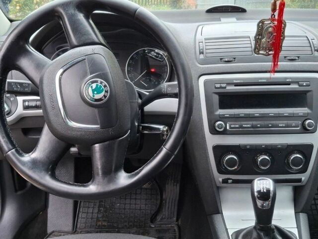 Шкода Октавия 2012 в Полтаве на Automoto.ua Черный Шкода Октавия, объемом двигателя 1.6 л и пробегом 146 тыс. км за 10000 $, фото 7 на Automoto.ua