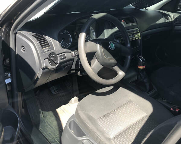 Черный Шкода Октавия, объемом двигателя 1.6 л и пробегом 236 тыс. км за 8500 $, фото 4 на Automoto.ua