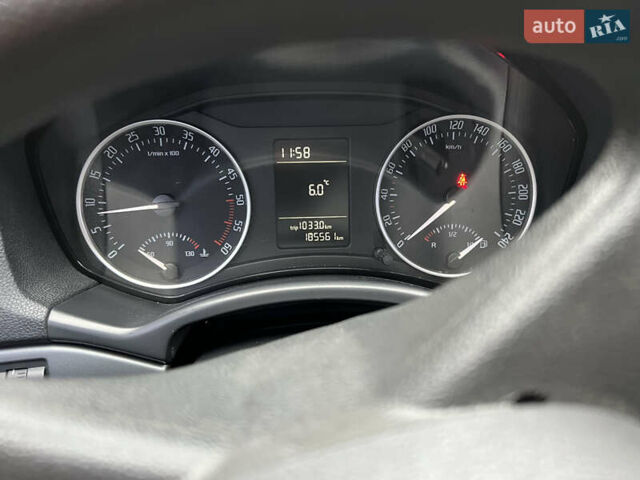 Черный Шкода Октавия, объемом двигателя 1.6 л и пробегом 195 тыс. км за 7500 $, фото 5 на Automoto.ua