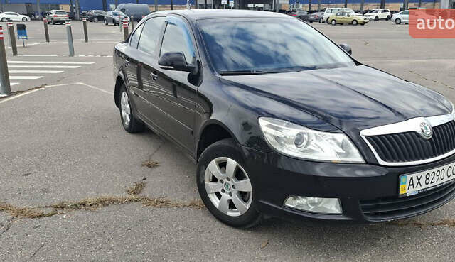 Черный Шкода Октавия, объемом двигателя 1.8 л и пробегом 236 тыс. км за 9000 $, фото 1 на Automoto.ua