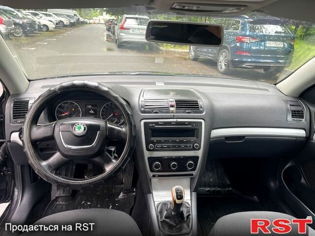 Черный Шкода Октавия, объемом двигателя 1.8 л и пробегом 230 тыс. км за 7200 $, фото 2 на Automoto.ua