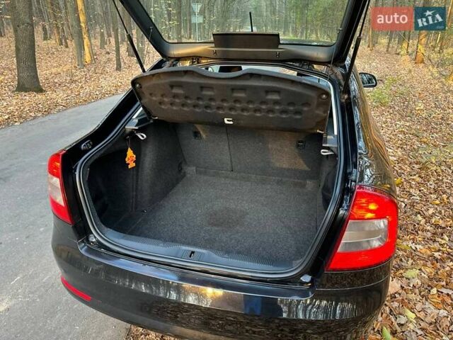Чорний Шкода Октавія, об'ємом двигуна 1.8 л та пробігом 143 тис. км за 10300 $, фото 11 на Automoto.ua