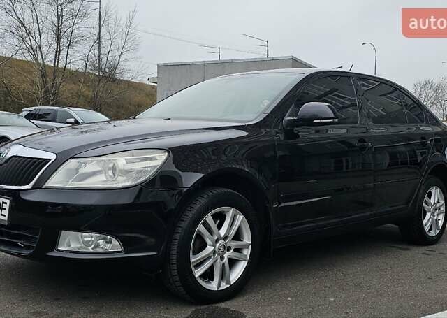 Чорний Шкода Октавія, об'ємом двигуна 2 л та пробігом 240 тис. км за 10900 $, фото 5 на Automoto.ua